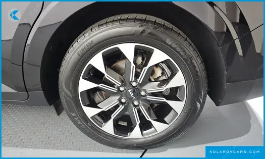 KIA CARNIVAL GASOLINE 9-SEATER NOBLESSE