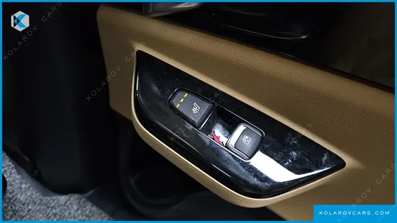 KIA CARNIVAL GASOLINE 9-SEATER NOBLESSE