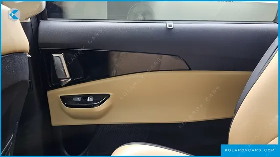 KIA CARNIVAL GASOLINE 9-SEATER NOBLESSE