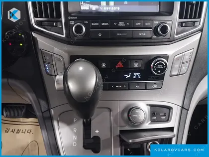 HYUNDAI STAREX 4WD WAGON 12-SEATER