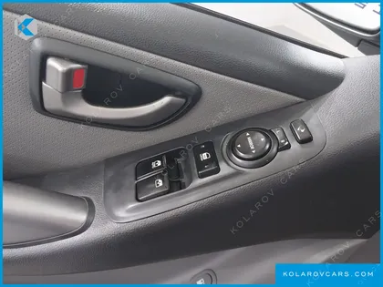 HYUNDAI STAREX 4WD WAGON 12-SEATER