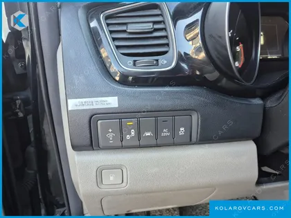 KIA CARNIVAL 9-SEATER NOBLESSE