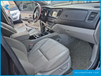 KIA CARNIVAL 9-SEATER NOBLESSE