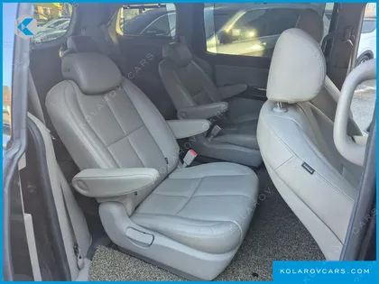 KIA CARNIVAL 9-SEATER NOBLESSE