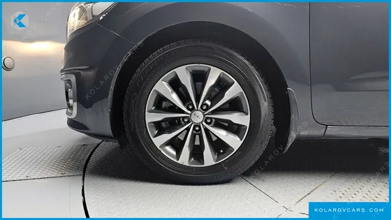 KIA CARNIVAL 9-SEATER LUXURY
