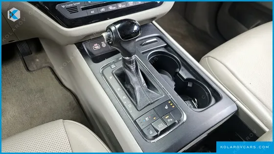KIA CARNIVAL 9-SEATER LUXURY