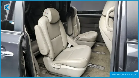 KIA CARNIVAL 9-SEATER LUXURY