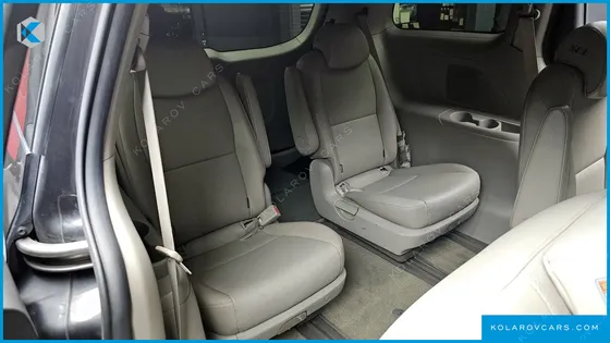 KIA CARNIVAL 9-SEATER LUXURY
