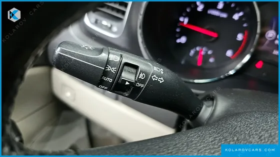 KIA CARNIVAL 9-SEATER LUXURY