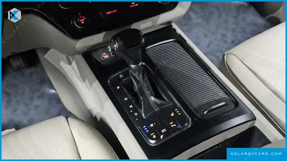 KIA CARNIVAL 9-SEATER LUXURY