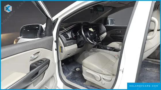 KIA CARNIVAL 9-SEATER LUXURY