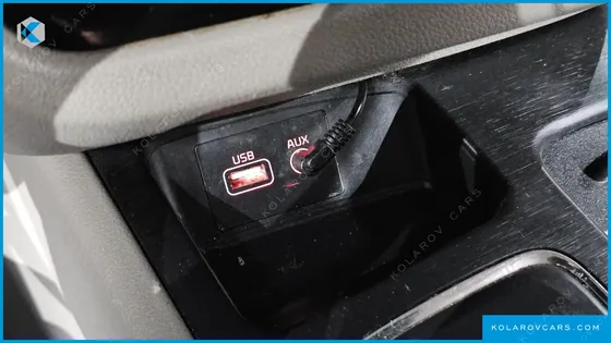 KIA CARNIVAL 9-SEATER LUXURY