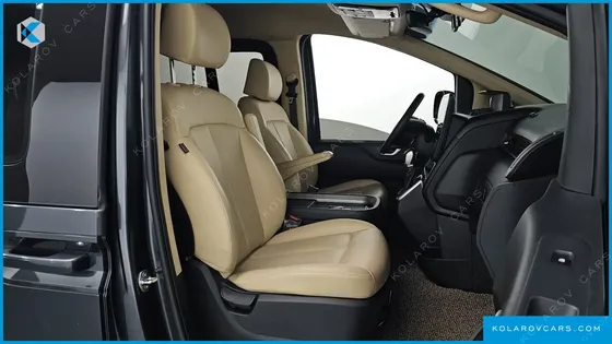 HYUNDAI STARIA CARGO 5-SEATER