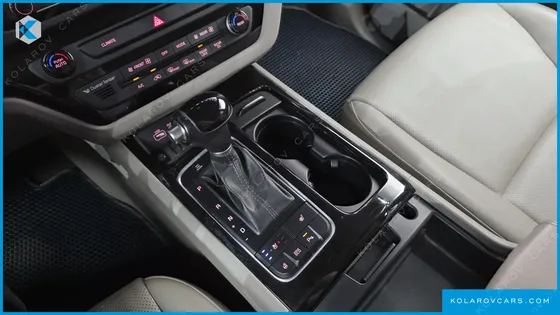 KIA CARNIVAL 9-SEATER PRESTIGE