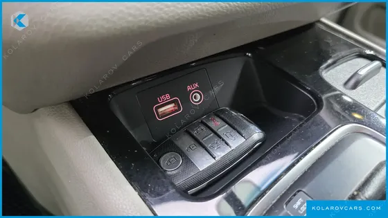 KIA CARNIVAL 9-SEATER PRESTIGE