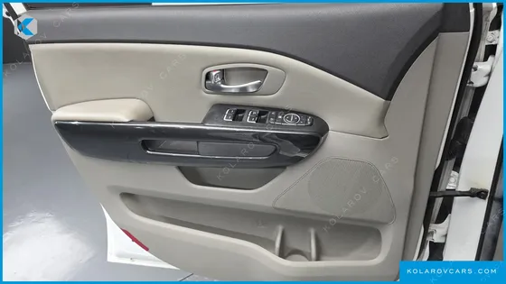 KIA CARNIVAL 9-SEATER PRESTIGE