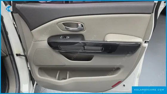 KIA CARNIVAL 9-SEATER PRESTIGE