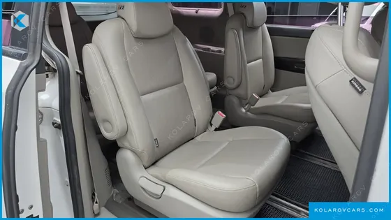 KIA CARNIVAL 9-SEATER PRESTIGE