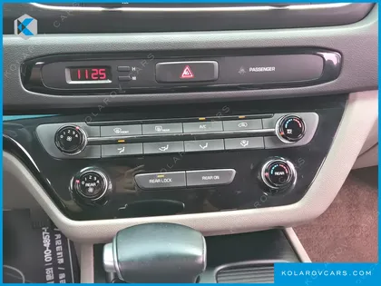 KIA CARNIVAL 9-SEATER LUXURY