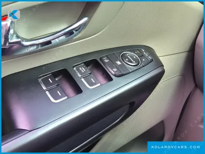 KIA CARNIVAL 9-SEATER LUXURY