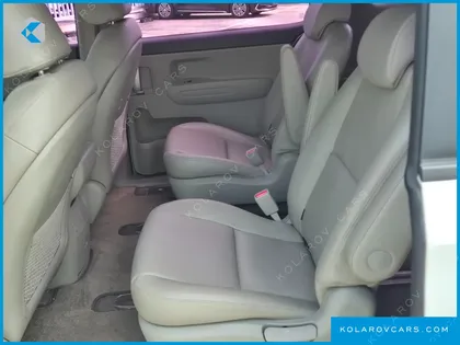 KIA CARNIVAL 9-SEATER LUXURY