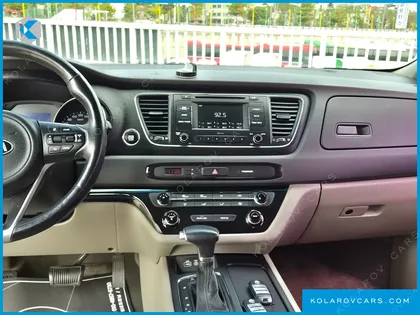 KIA CARNIVAL 9-SEATER LUXURY