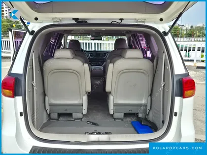 KIA CARNIVAL 9-SEATER LUXURY
