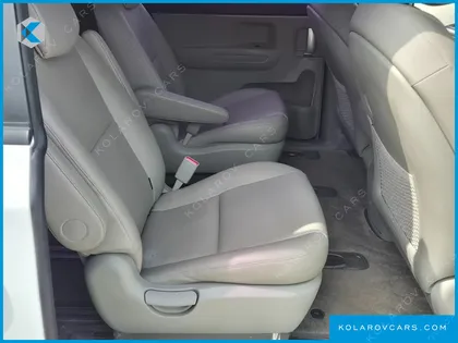 KIA CARNIVAL 9-SEATER LUXURY