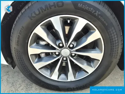 KIA CARNIVAL 9-SEATER LUXURY