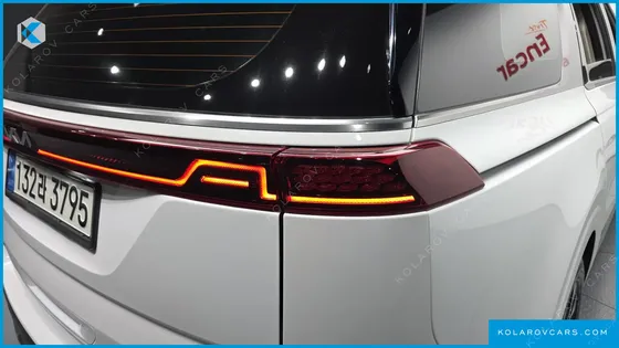 KIA CARNIVAL GASOLINE 7-SEATER SIGNATURE