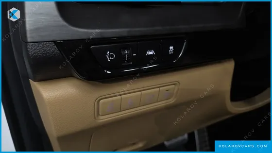 KIA CARNIVAL GASOLINE 7-SEATER SIGNATURE