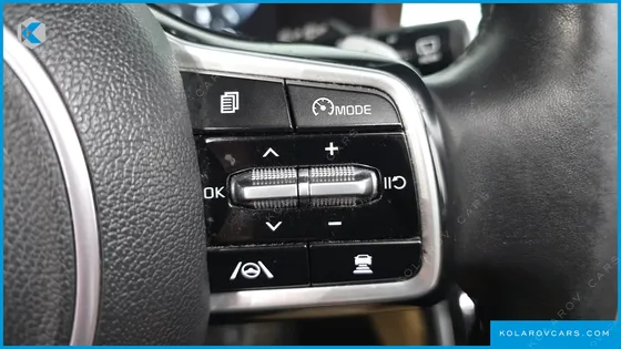 KIA CARNIVAL GASOLINE 7-SEATER SIGNATURE