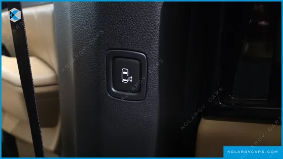 KIA CARNIVAL GASOLINE 7-SEATER SIGNATURE