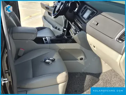 KIA CARNIVAL 9-SEATER LUXURY