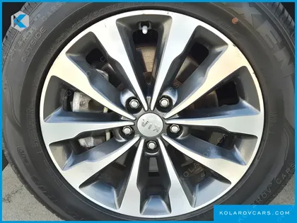KIA CARNIVAL 9-SEATER LUXURY