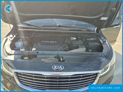 KIA CARNIVAL 9-SEATER LUXURY