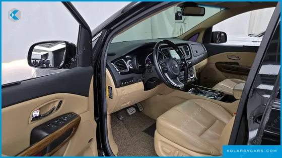 KIA CARNIVAL 7-SEATER HI-LIMOUSINE