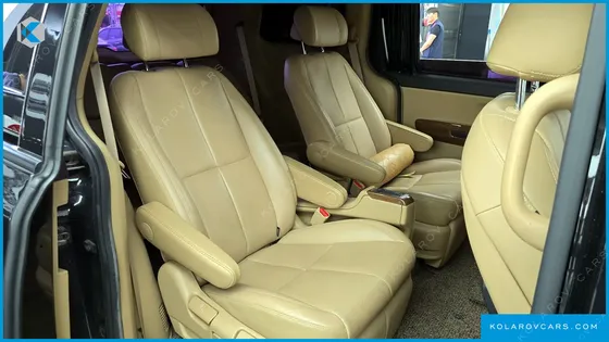 KIA CARNIVAL 7-SEATER HI-LIMOUSINE