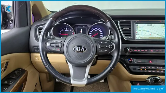 KIA CARNIVAL 7-SEATER HI-LIMOUSINE