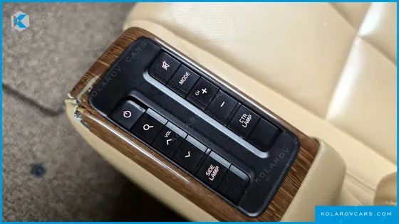 KIA CARNIVAL 7-SEATER HI-LIMOUSINE