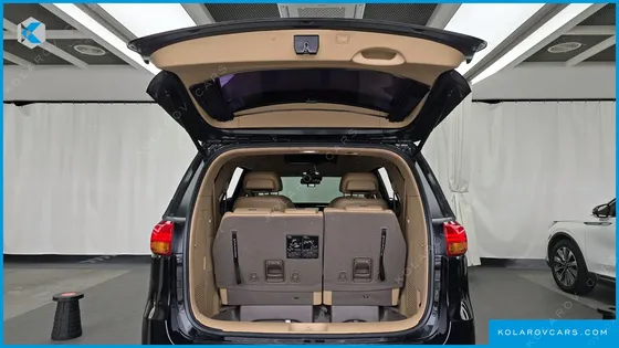 KIA CARNIVAL 7-SEATER HI-LIMOUSINE