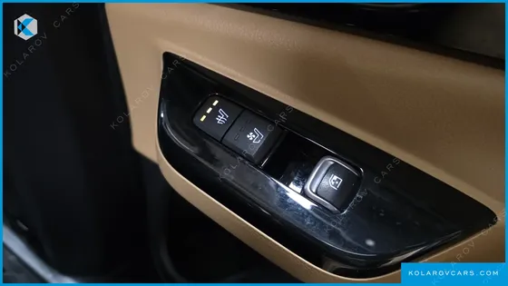 KIA CARNIVAL DIESEL 9-SEATER SIGNATURE