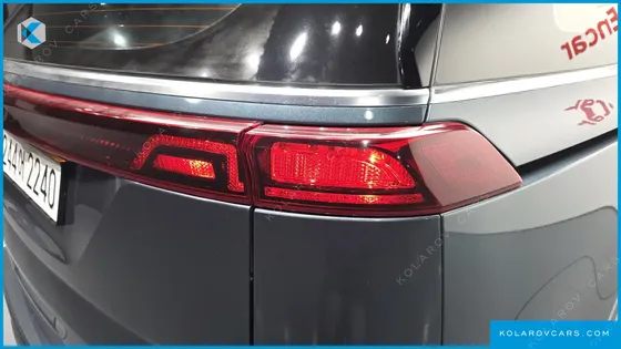 KIA CARNIVAL DIESEL 9-SEATER SIGNATURE