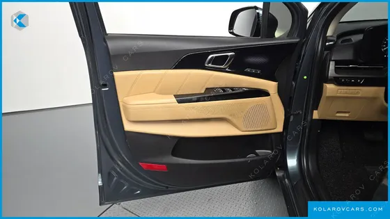 KIA CARNIVAL DIESEL 9-SEATER SIGNATURE
