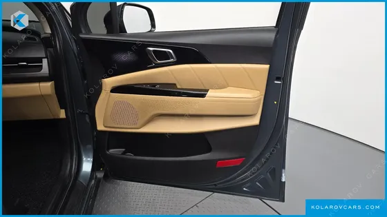 KIA CARNIVAL DIESEL 9-SEATER SIGNATURE
