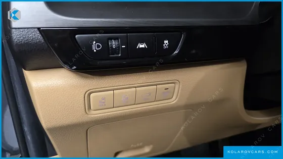 KIA CARNIVAL DIESEL 9-SEATER SIGNATURE