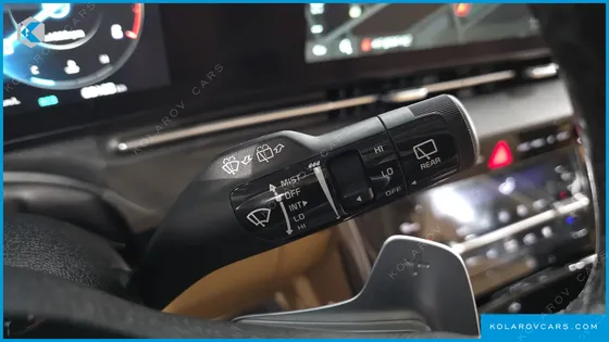 KIA CARNIVAL DIESEL 9-SEATER SIGNATURE
