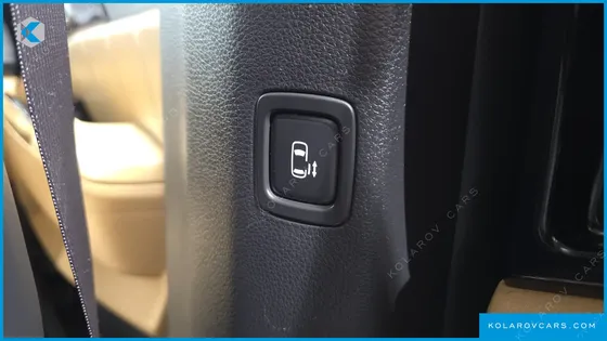 KIA CARNIVAL DIESEL 9-SEATER SIGNATURE