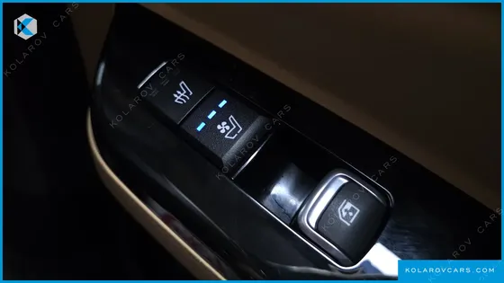 KIA CARNIVAL DIESEL 9-SEATER SIGNATURE