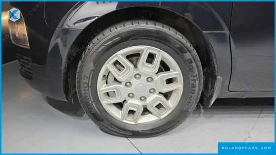 HYUNDAI STARIA 4WD TOURER 9-SEATER